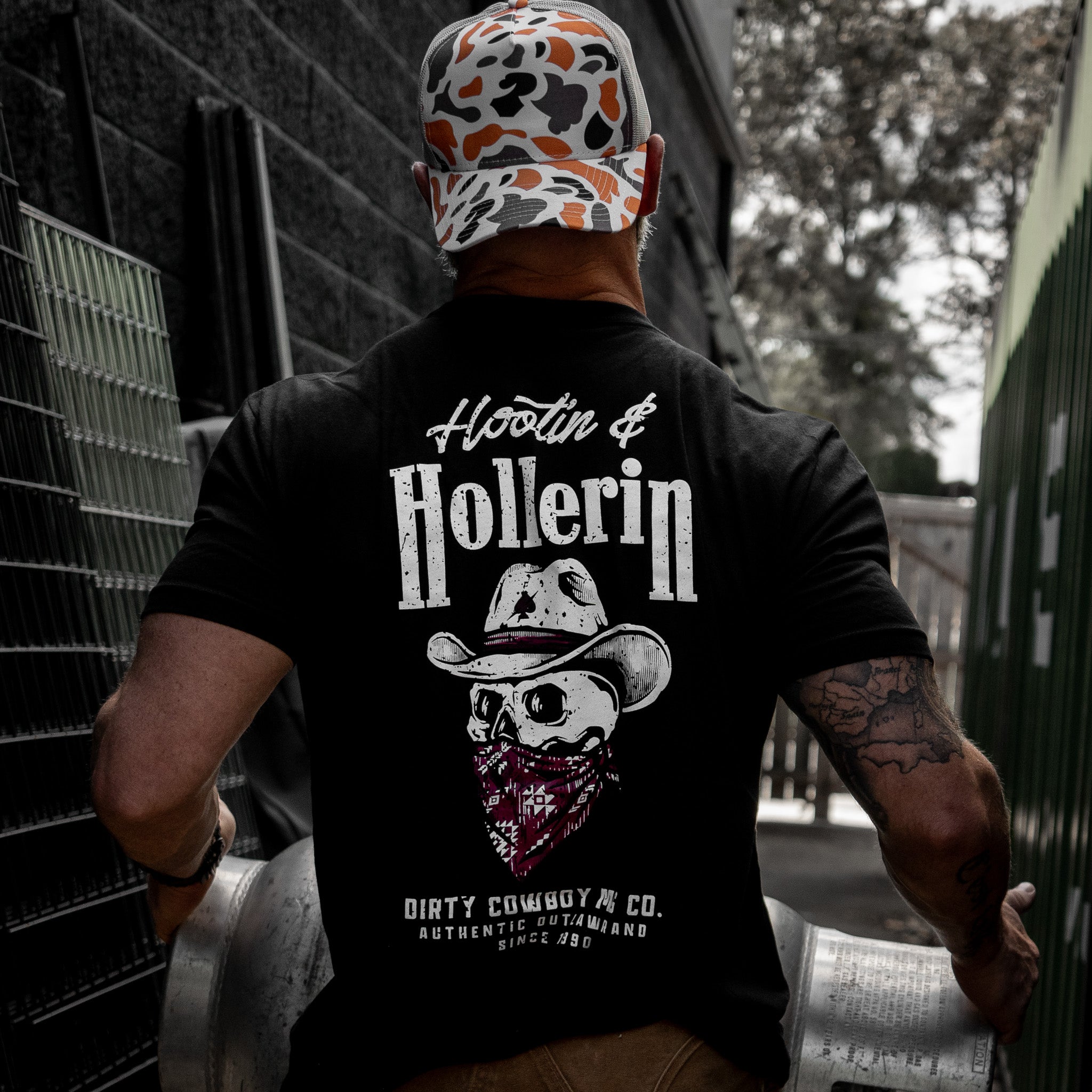 Hootin' And Hollern' Cowboy Skull Men's T-Shirt - DIRTY COWBOY MFG