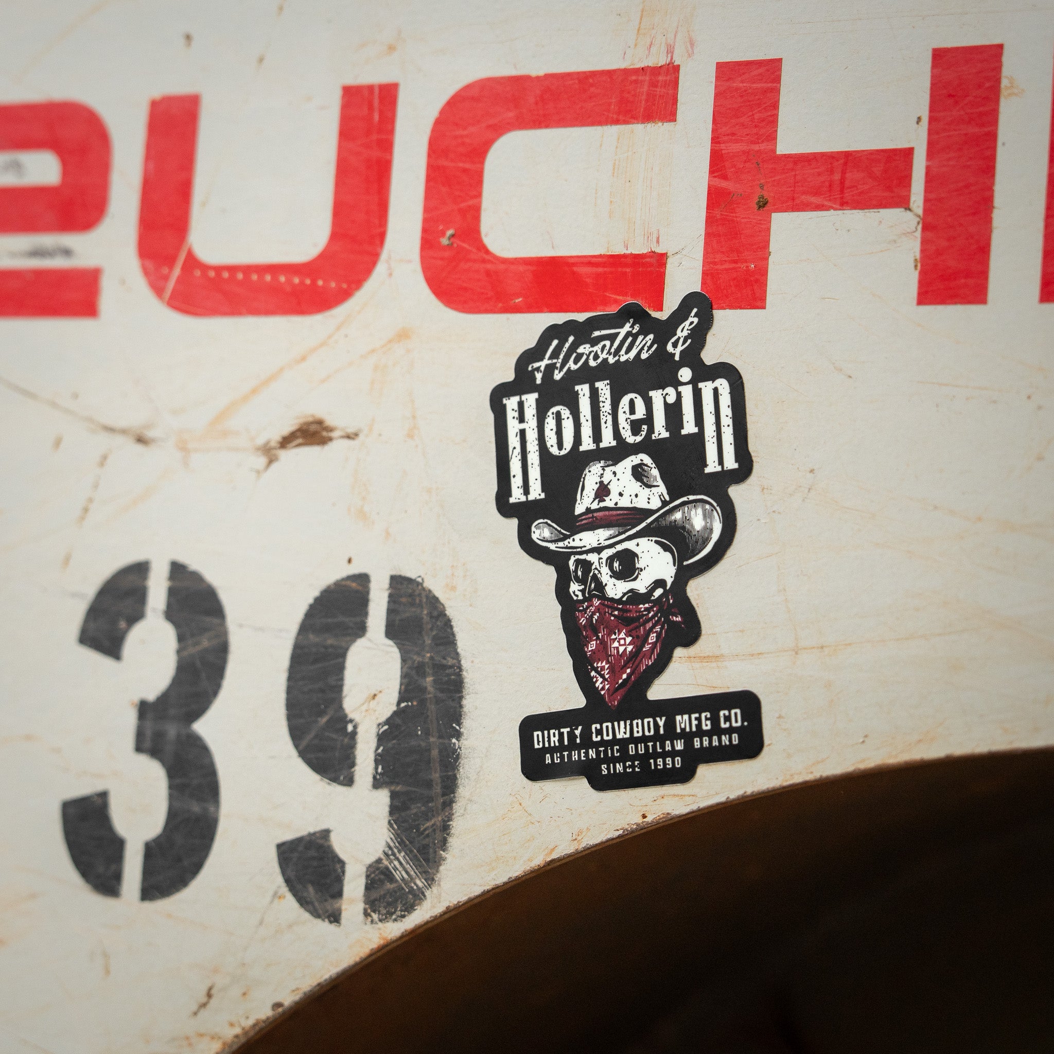 Hootin & Hollernin Skull Decal