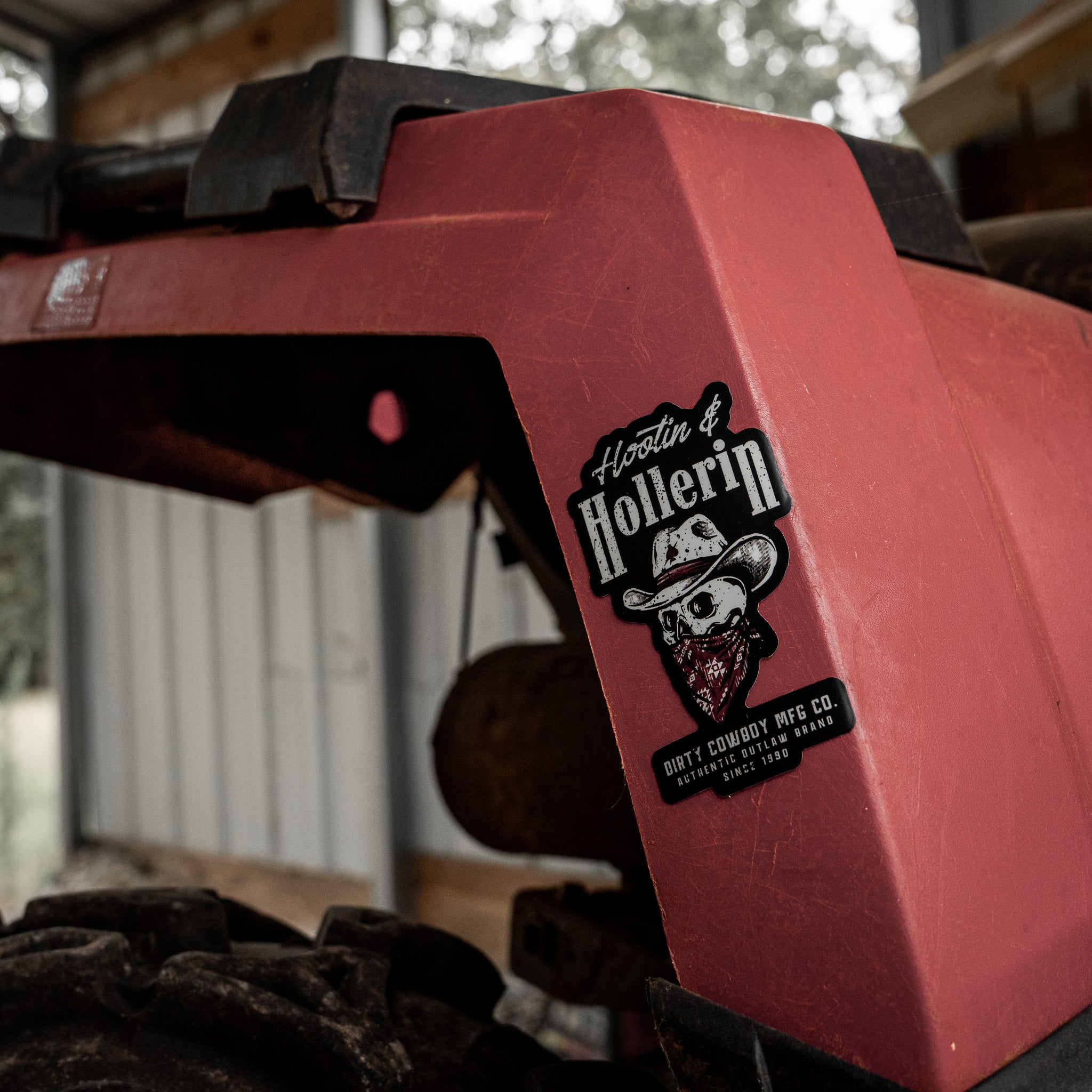 Hootin & Hollernin Skull Decal